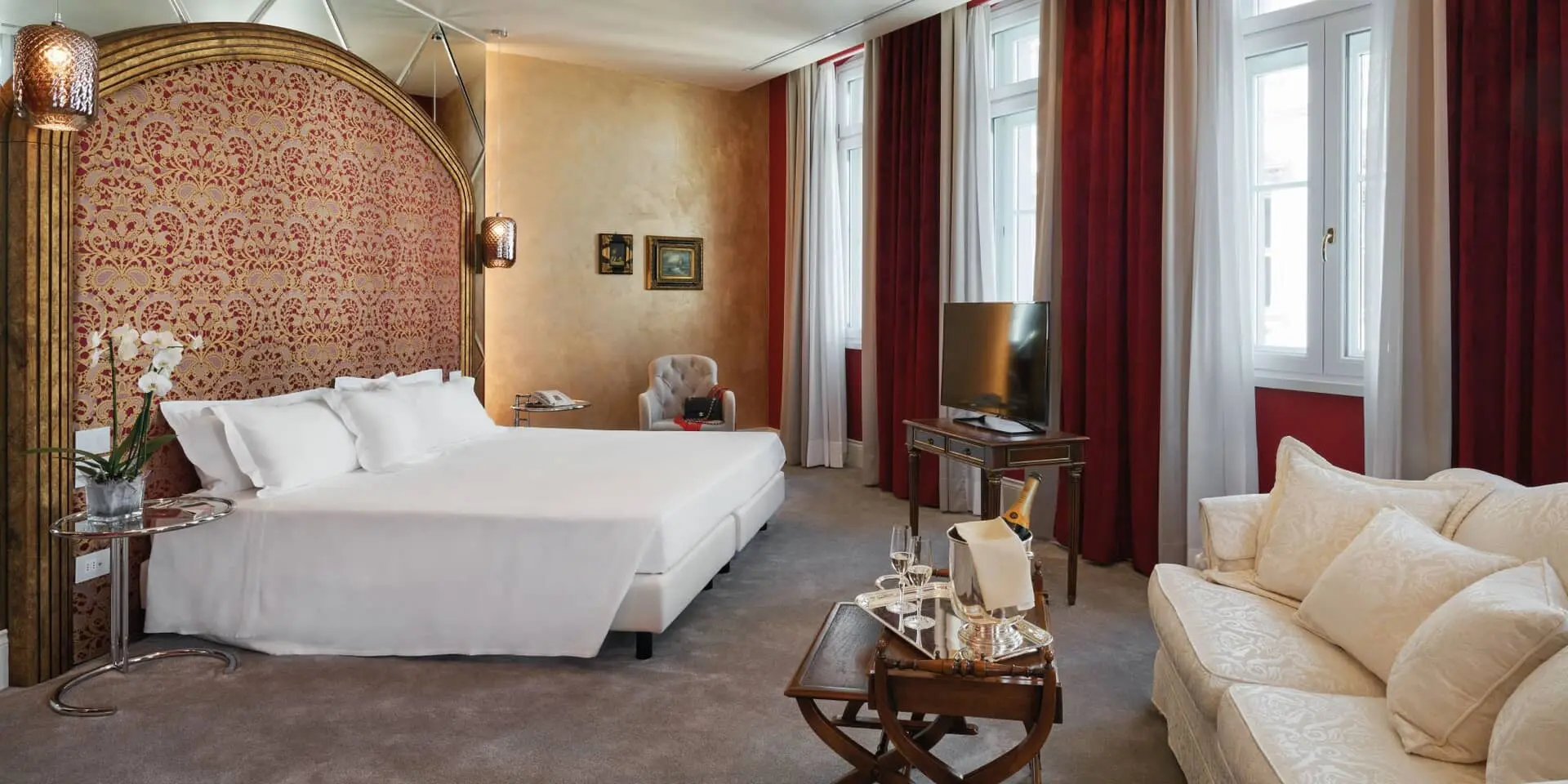 Elegante-suite-di-lusso-in-hotel