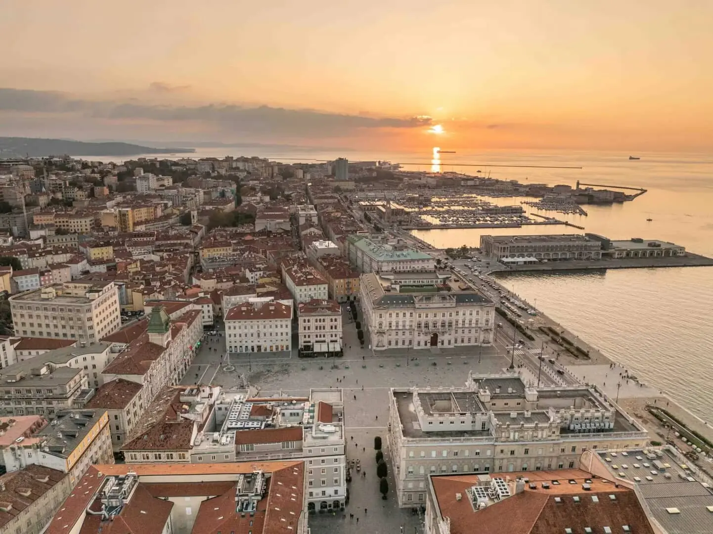 Tramonto-sulla-citta-di-Trieste